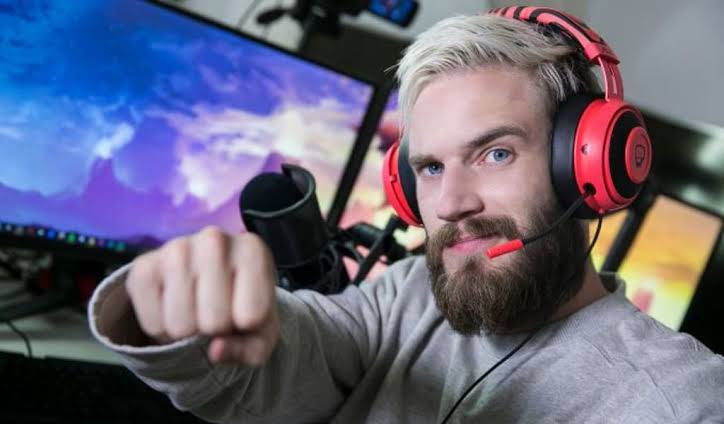 how much does pewdiepie make a year
