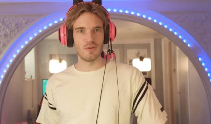 how much does pewdiepie make on youtube