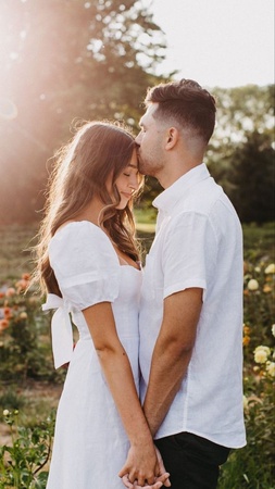 couple kissing prompt for gemini ai