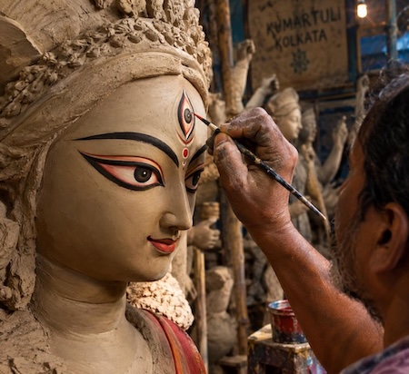 artist painting durga idol