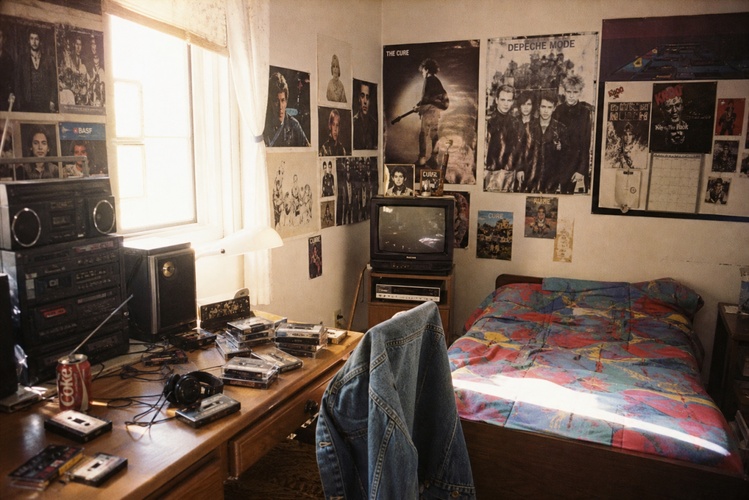 1980s teen bedroom