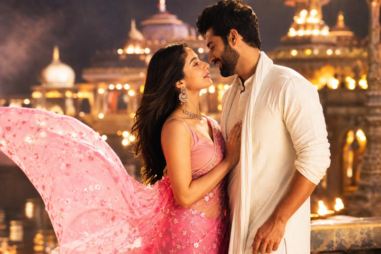 bollywood romantic couple