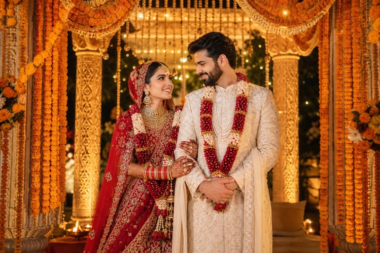 traditional indian wedding couple