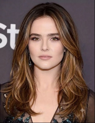 Gemini Hairstyle Prompt 06 Layered Balayage Dark Brown Caramel